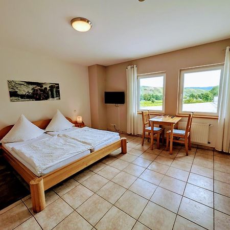 Hotel Weingut Weich Riol Exterior foto